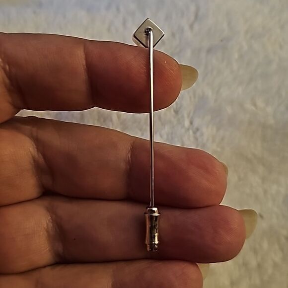 Vintage 925 silver pin with square tip and has the closure at the bottom - Picture 4 of 5